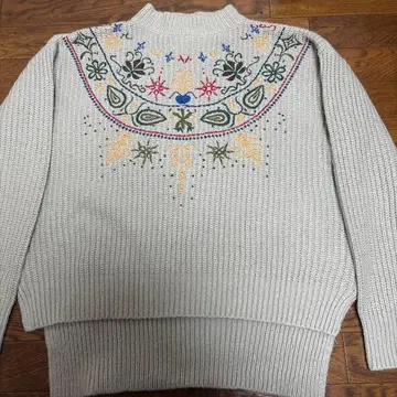 select MOCA 하이넥 자수 스웨터 프리 사이즈 그레이