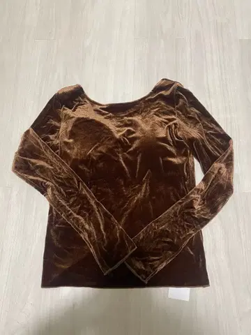 [ 새상품 ] [ NEUNA ] 브라운 패드 포함 긴팔 상의 2way