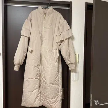 프릴이 달린 베이지 퀼팅 자켓 Myu