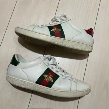 화이트 가죽 스트라이프 스니커즈