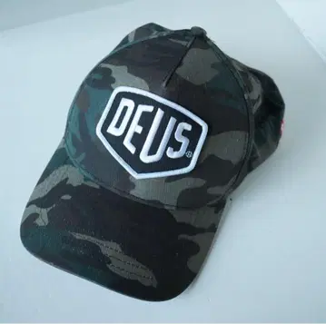 데우스 엑스 마키나 스냅백 그린 카모플라주 FREE