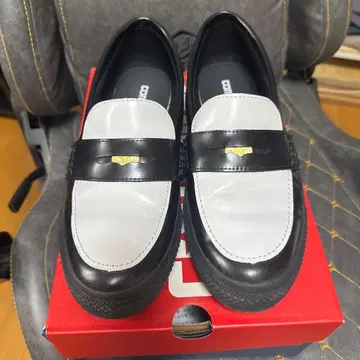 CONVERSE 블랙 화이트 로퍼