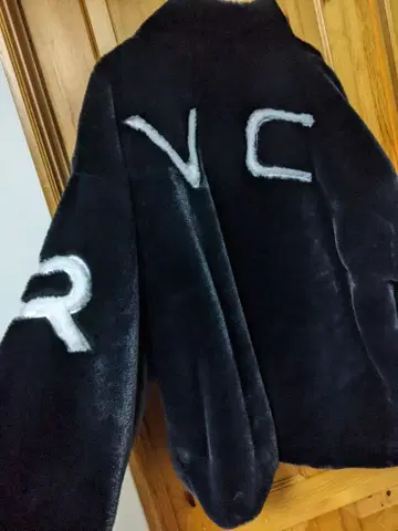 RVCA 자수 퍼 자켓 블랙 새상품