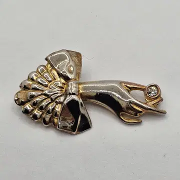 진품 쥐는 손 리본 브로치 큐빅 부착