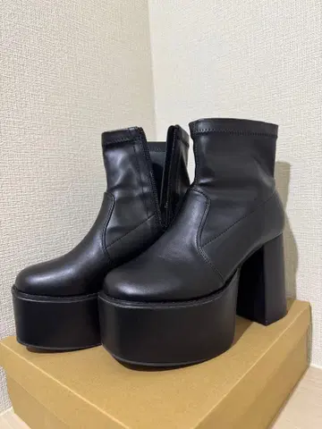 GORGE 통굽 스트레치 숏부츠 블랙