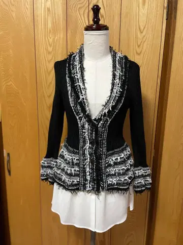 새상품급 에포카 EPOCA 프린지 장식 리브 니트 페플럼 긴팔 가디건