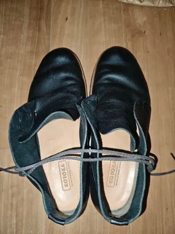 KOTOKA 블랙 드레스 신발 입니다