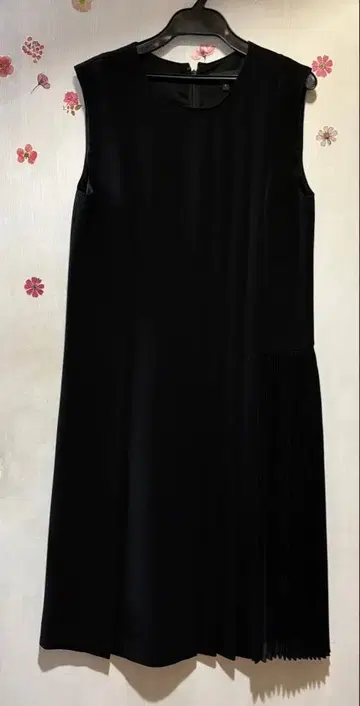 Theory 변칙 플리츠 원피스 고급 실루엣 사이즈 4 새상품급 블랙