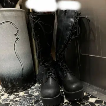 아베일 레이스업 블랙 합성 피혁 통굽 롱 부츠