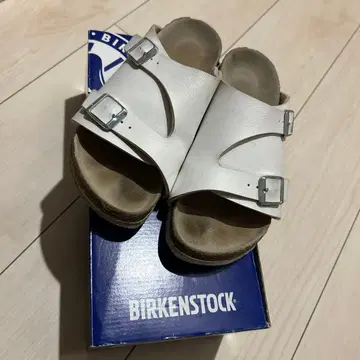 BIRKENSTOCK 화이트 샌들