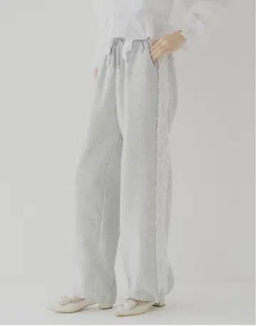 [ 택 포함 새상품 ] April Jane 레이스 스웨트 팬츠 그레이