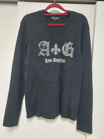 A&G 블랙 V넥 긴팔 티셔츠