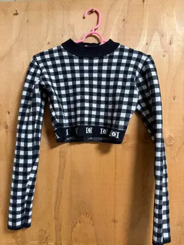 Darich 체크 무늬 크롭 니트 긴팔