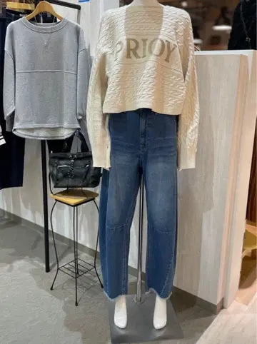 새상품급 케이블 니트 스웨터 아이보리 프라이오리티 긴팔