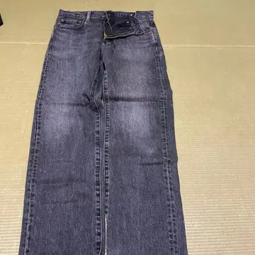 다크 그레이 스트레이트 데님 팬츠