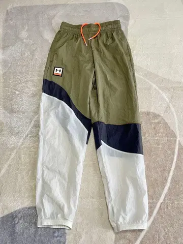 새상품 언더아머 나일론 팬츠 남성용 트렌드 애슬릿 M