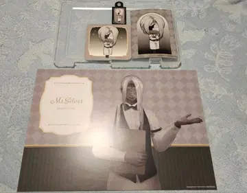 문자화화 카페 은발의 남자