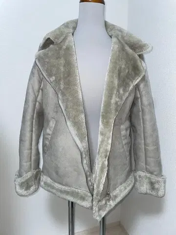 페이크 무스탕 코트 자이로