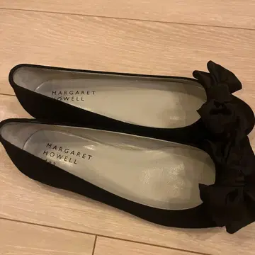 MARGARET HOWELL 블랙 리본 포함 펌프스 24