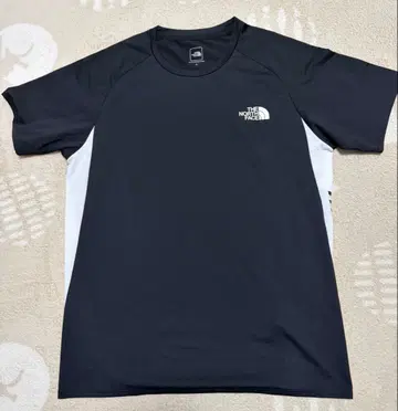 THE NORTH FACE M 사이즈 티셔츠 블랙/화이트