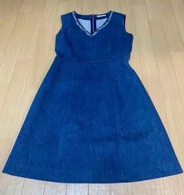 Aveniretoile의 펄 x 클리어 비쥬 부착 데님 원피스