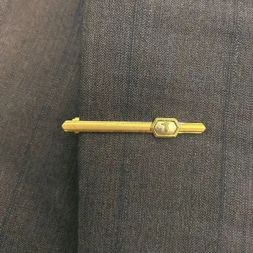 골드 넥타이핀 육각형 모티브