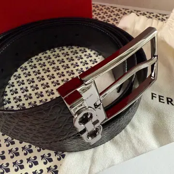 새상품 미사용 Ferragamo 블랙 리버서블 가죽 벨트 실버 버클