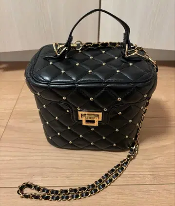 블랙 퀼팅 숄더백