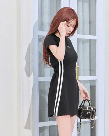 Rady 라인컷 원피스 블랙