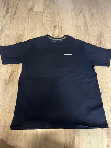 patagonia 네이비 T셔츠 L 사이즈