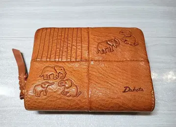 [ Dakota ] 코끼리 디자인 엠보싱 접이식 지갑
