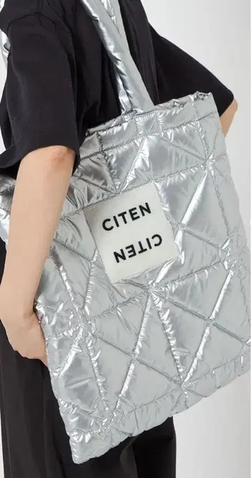 실버 퀼팅 토트백