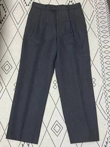 AURALEE 다크 그레이 슬랙스