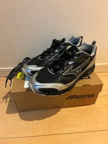 [ 중고 ] 미즈노 MXR 스니커즈 블랙 실버 27.5cm