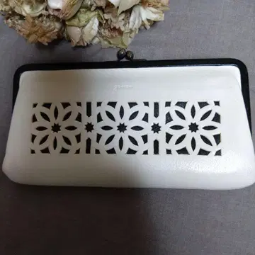 genten 컷 아웃 디자인 장지갑 화이트