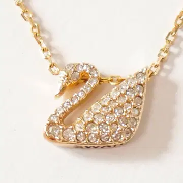 스와로브스키 ICONIC SWAN 펜던트
