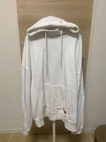 RVCA 화이트 후드 부착 후드티