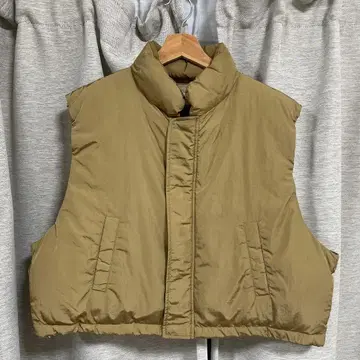 로리즈팜 숏 기장 다운 베스트