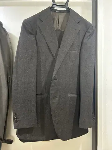 REDA VALLEMOSSO 차콜 비즈니스 정장