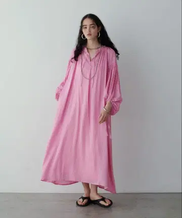 [ 새상품 ] LARUTA 볼륨 슬리브 개더 원피스 (페티코트 포함)