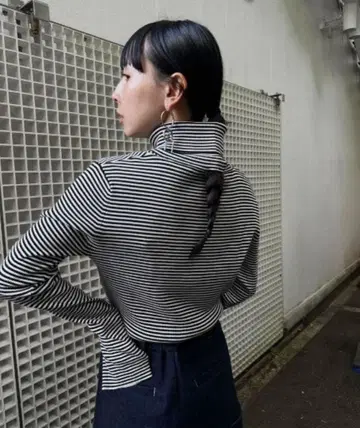 Ameri BACK CHARM BASIC KNIT TOP