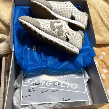 새상품 미사용 via SANGACIO 화이트/그레이 스니커즈