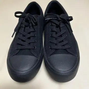 블랙 로우컷 스니커즈 23.5cm