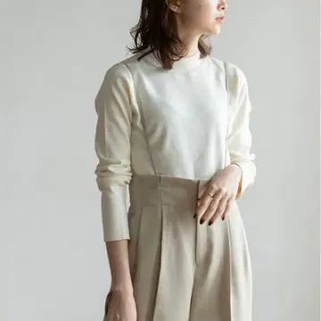 새상품급 소바리 티셔츠 아이보리