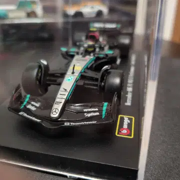 브라 부라고 Mercedes-AMG F1 W15 E Performance