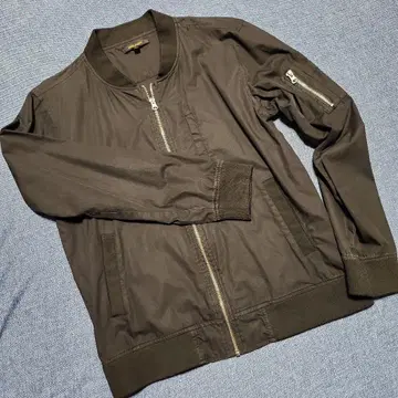 블랙 지퍼 점퍼