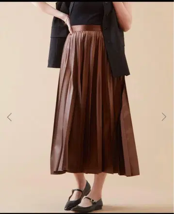 마르티니크 새틴 플리츠 스커트 다크 브라운 브라운