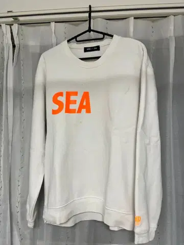 SEA 오렌지 프린트 크루넥 맨투맨