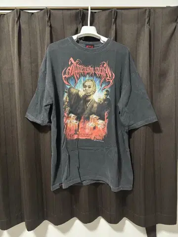 Netflix 지면사들 티셔츠