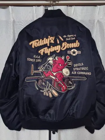 테디의 플라잉 봄 플라이트 자켓